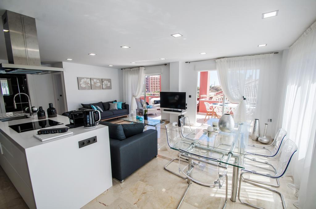 Gorgeous 170 Sq.M. Penthouse With Sea View Terraces Apartamento Benalmádena Exterior foto
